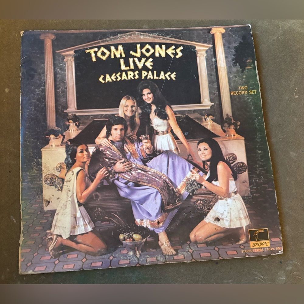 Vinyl Record Album Vintage TOM JONES Double Album LIVE AT CAESARS PALACE Las Veg